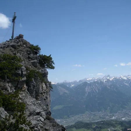 Tschengla Mit Eigener Sonnenterrasse - Wiese - Wlan *